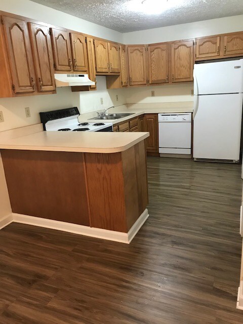 Building Photo - 3844 Sleepy Hollow Dr