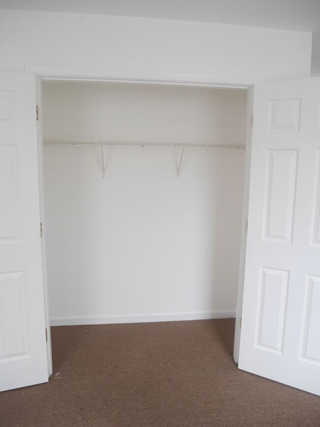 Building Photo - Spacious 3 Bedroom End Unit- Baltimore, MD