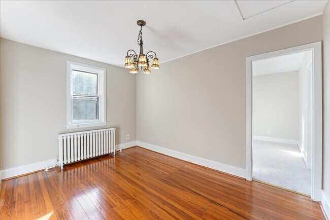 Building Photo - 825 Creek Rd