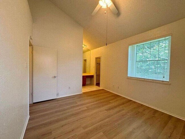 Building Photo - Charming 2/2 condo in Westcreek Landing!