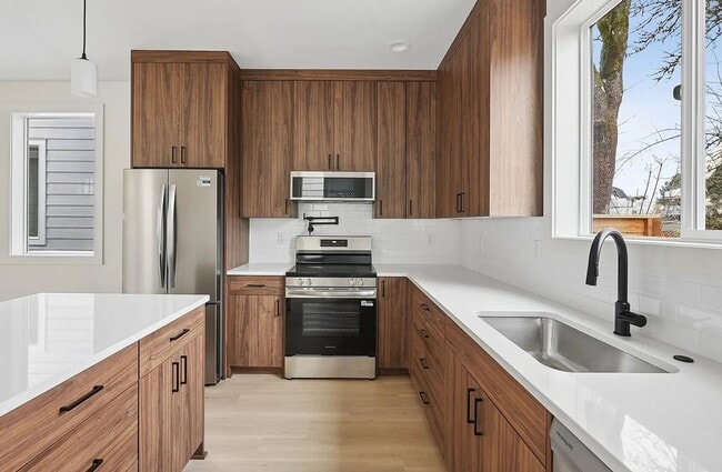 Building Photo - Beautiful Brand New Cottage - Modern Updates - Close to Washington Square