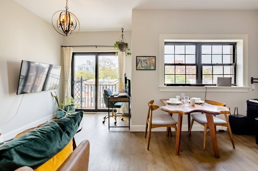L-shaped layout fits a home office, living, and dining room with tallest-tower city views. - 504 Maple St