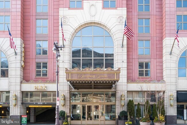 Building Photo - 400 S Broad St