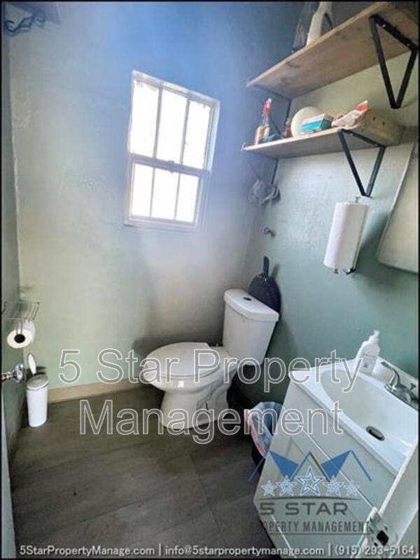 Building Photo - 1909 Yandell Dr