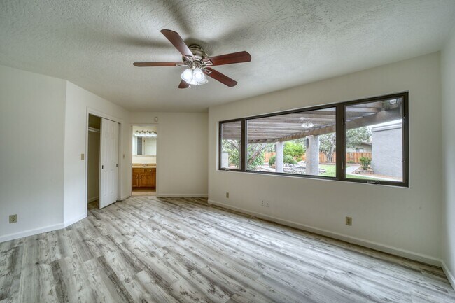 Building Photo - Beauty on Bowstring Drive