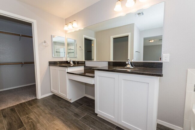 Building Photo - Beautiful 2-Story Home, 5 Bedroom, 3 Full ...