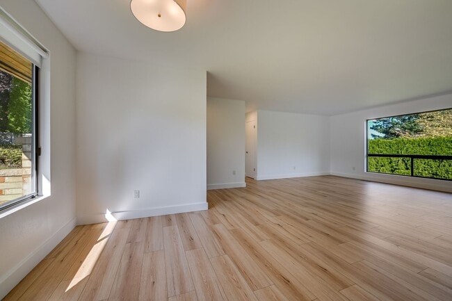 Building Photo - Updated 2 Bedroom House in Magnolia