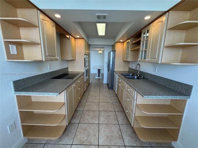 Building Photo - 18041 Biscayne Blvd