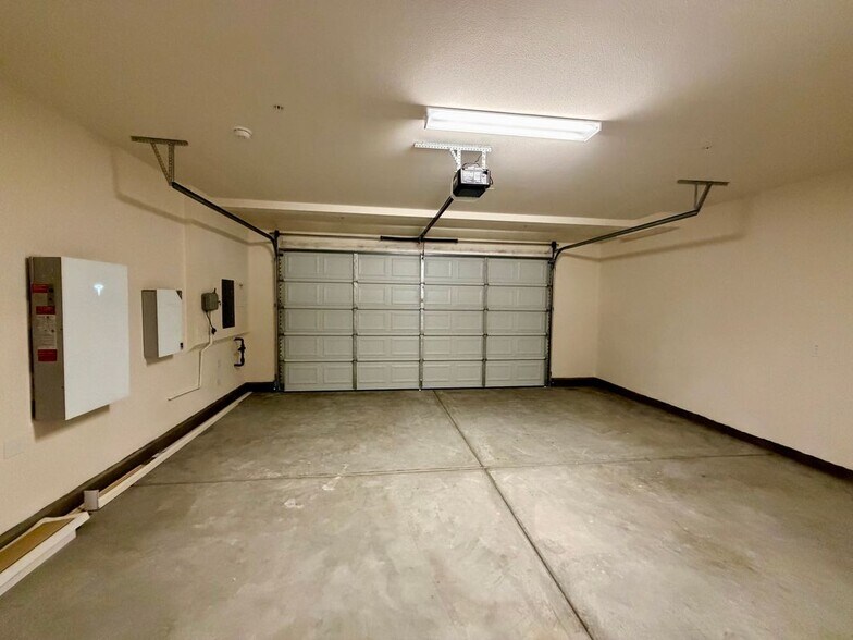 Building Photo - 21600 Thomas Ct