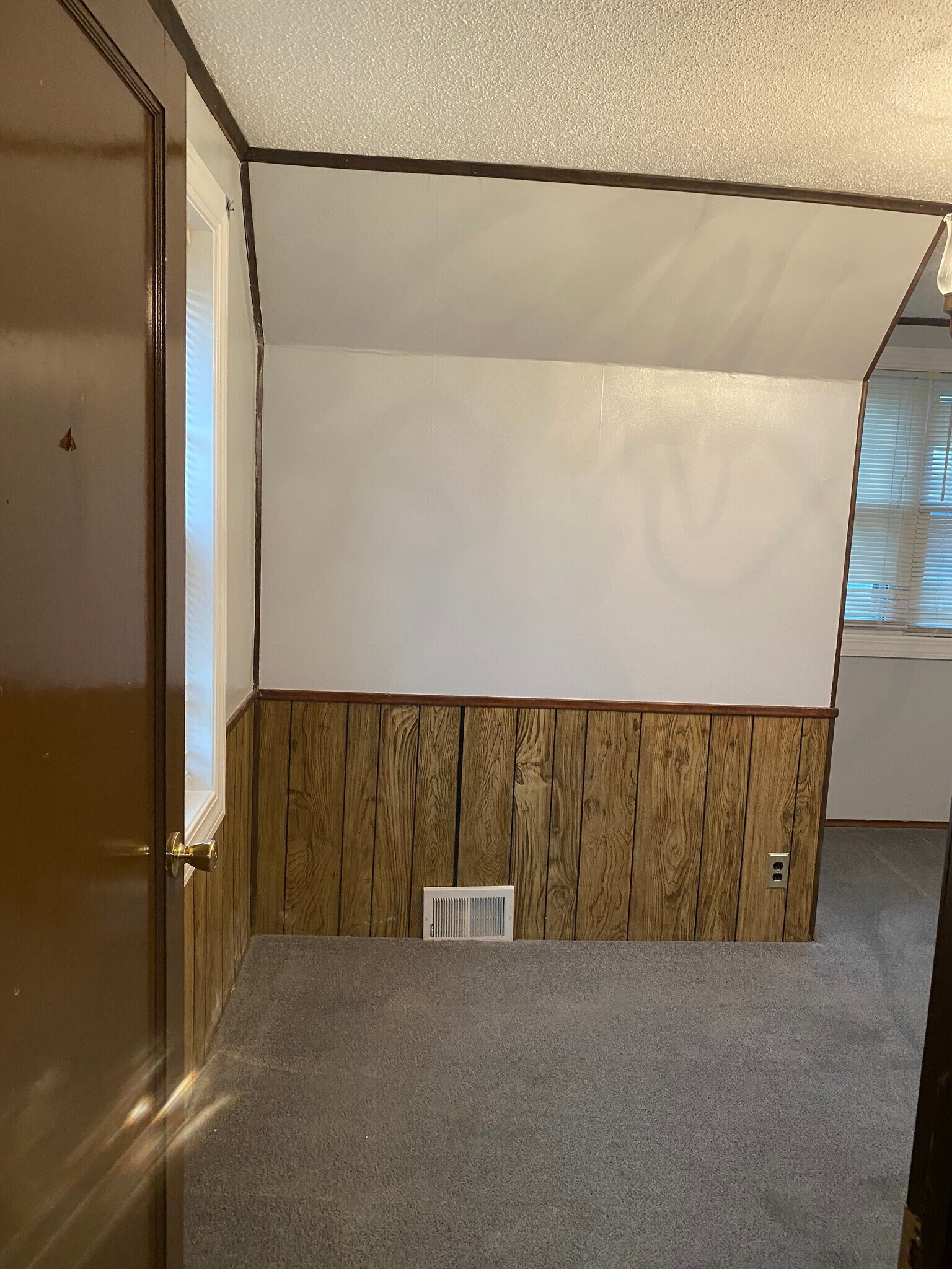 Building Photo - 190 Clover Pl