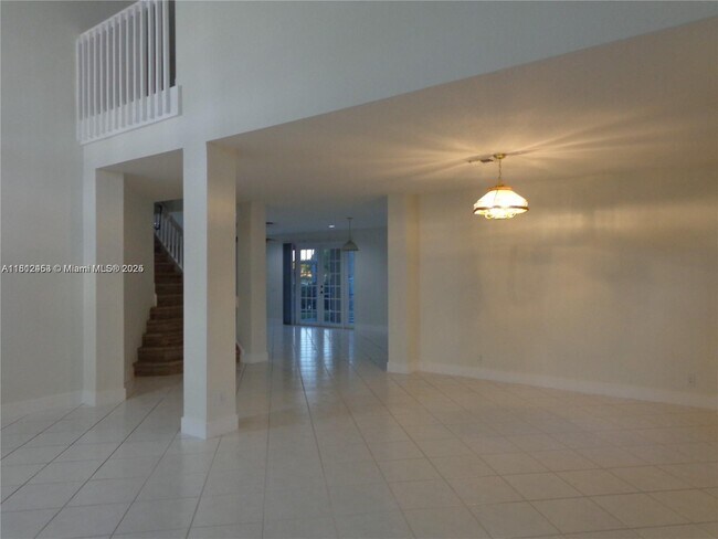 Building Photo - 991 Crestview Cir
