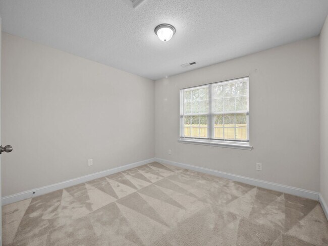 Building Photo - Welcome to Eastport!