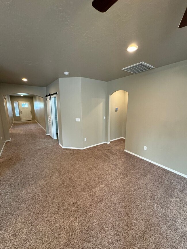 Building Photo - Charming 3-bedroom, 2-bathroom home locate...