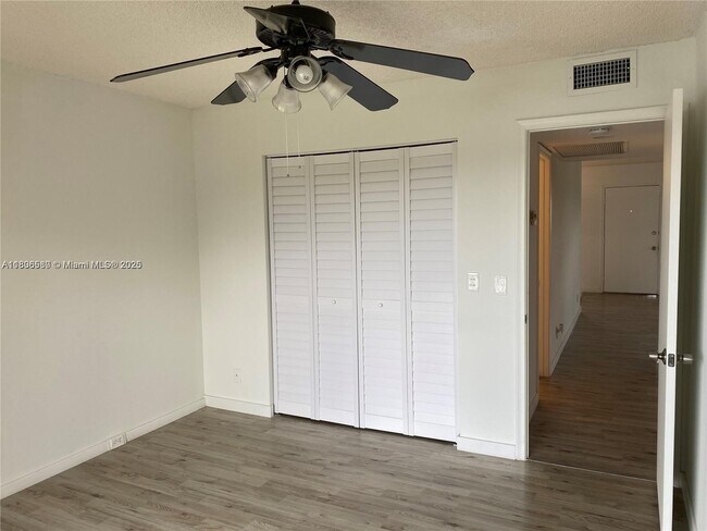 Building Photo - 400 SW 134th Way