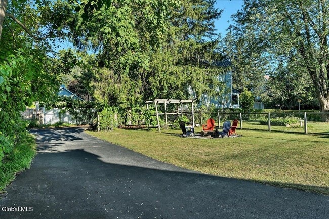 Building Photo - 138 Elm St