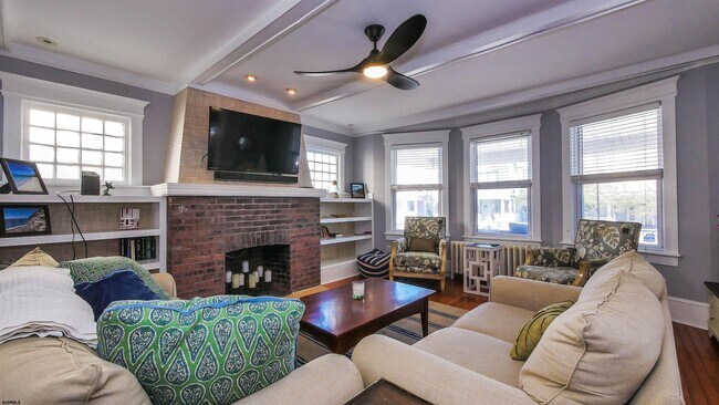 Building Photo - 26 S Oakland Ave