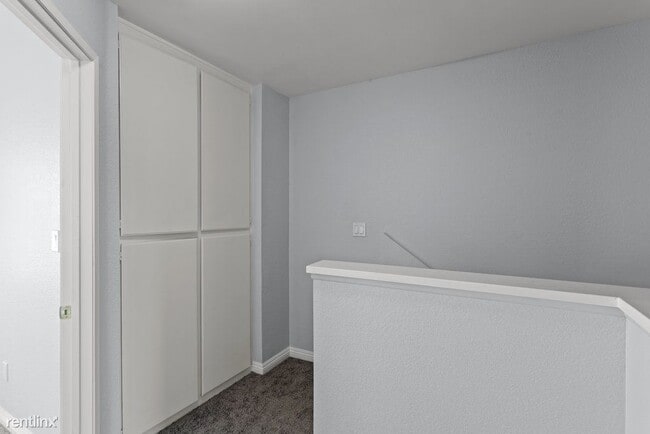 Building Photo - 2 br, 2.5 bath Townhome - 178 West Walnut ...