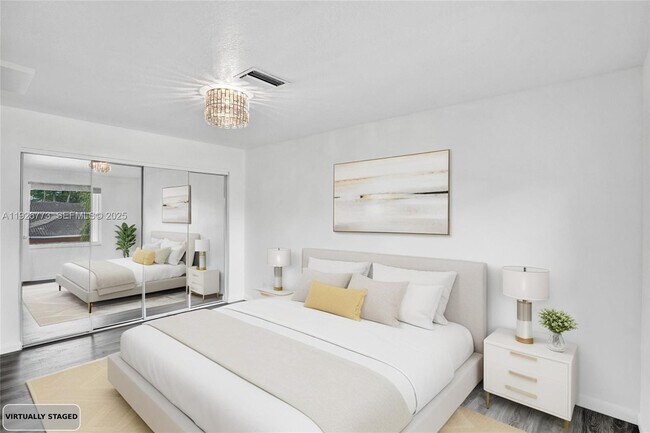 Building Photo - 740 Cypress Pointe Dr E