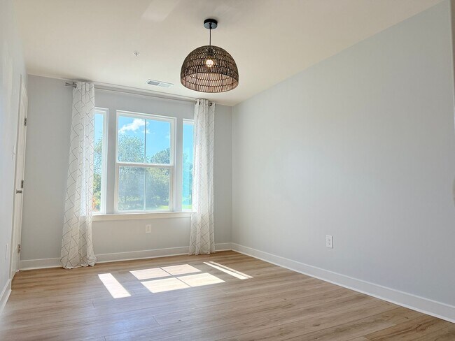 Building Photo - Coastal Luxury Living in River Run – Minut...