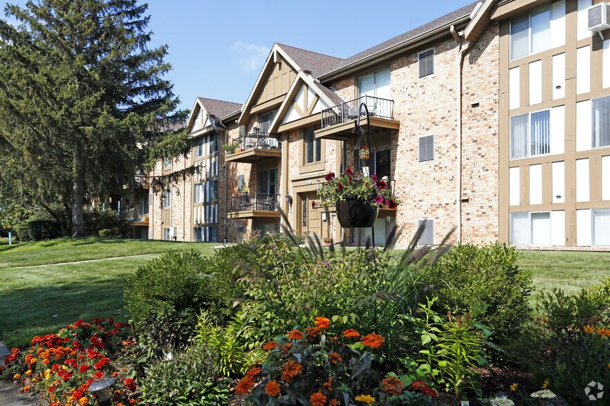 Heatherwick House of Old Orchard Toledo, OH Apartment Finder