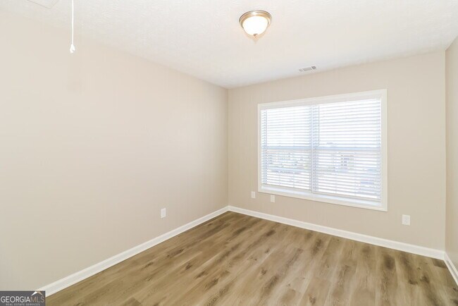 Building Photo - 698 Clairidge Elm Trail SW
