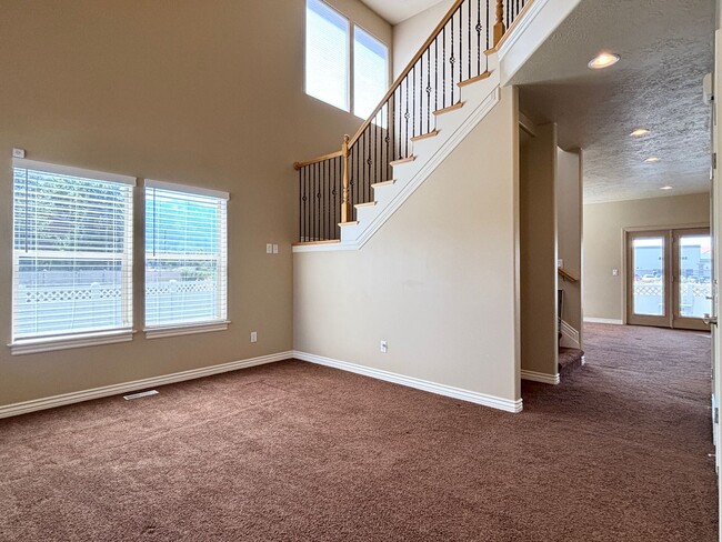 Building Photo - Beauty & Space on Premium Corner Lot!