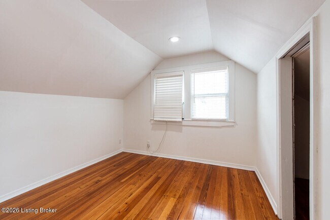 Building Photo - 2032 Lakeside Dr