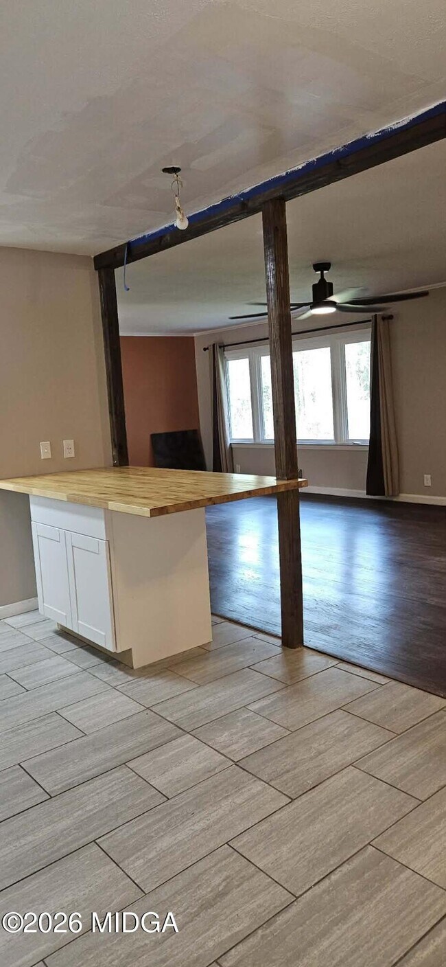 Building Photo - 912 Dogwood Cir