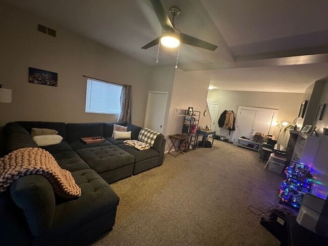 Building Photo - 168 Oneida St