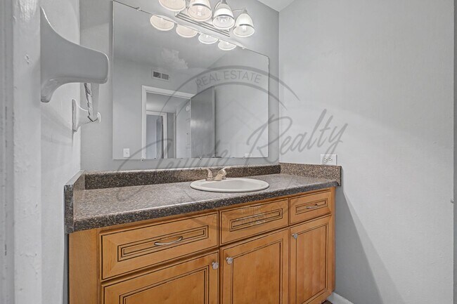 Building Photo - Two Bedroom Condo, First Floor, across from Madison Park with stackable washer/dryer!