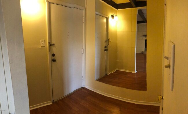 Building Photo - 1008 S College Rd