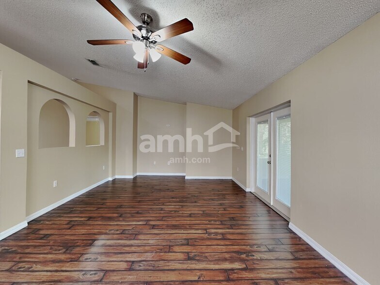 Building Photo - 1683 Sorento Cir