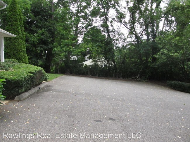 Building Photo - 140 Elkwood Ave