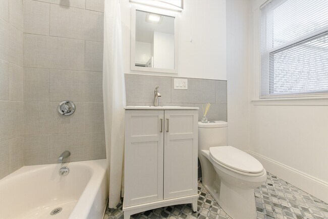 Building Photo - 107 Harrishof St