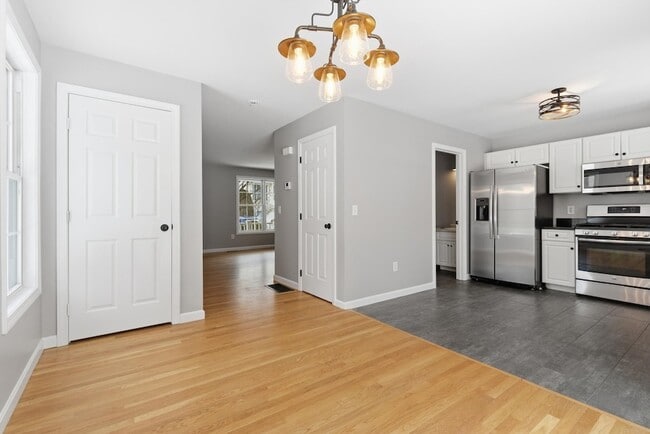 Building Photo - 6 Mulberry Ln