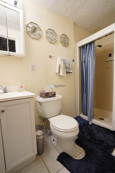 Building Photo - 40 Anderson St