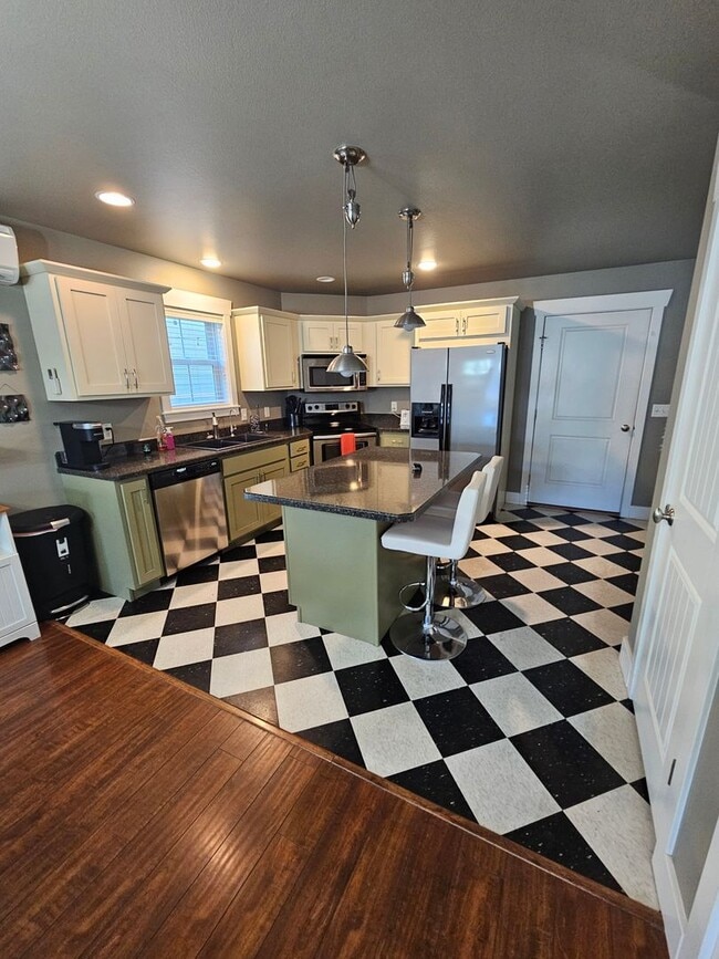 Building Photo - Move-In Ready Furnished Home | Utilities Included | Josephine Crossing