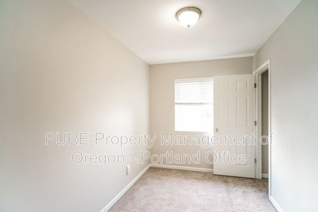 Building Photo - 10762 NE Prescott St