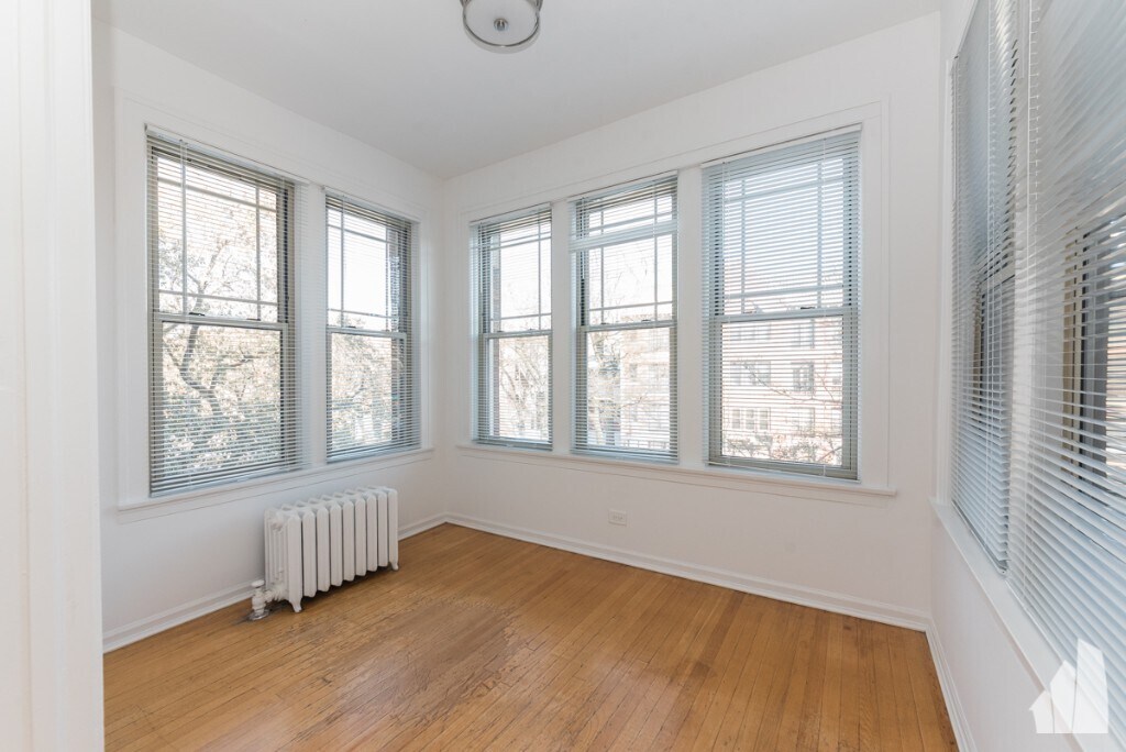 Building Photo - 1212 W Lunt Ave