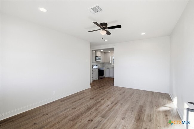 Building Photo - 410 State Hwy 95