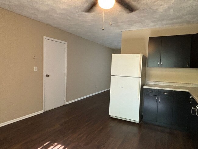 Building Photo - Spacious 3 bedroom home with large backyard deck!