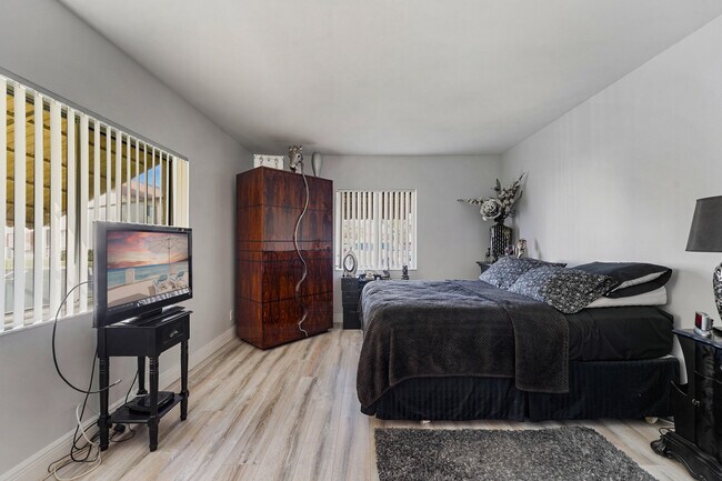 Building Photo - 3586 La Playas Ct