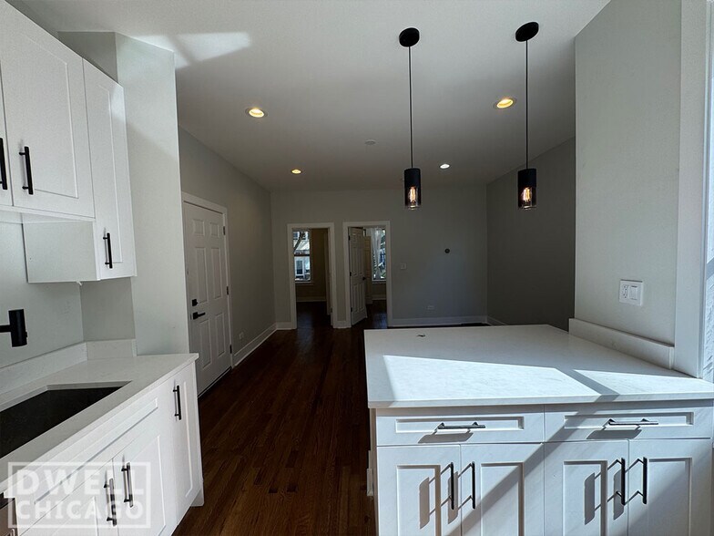 Building Photo - 956 N Winchester Ave