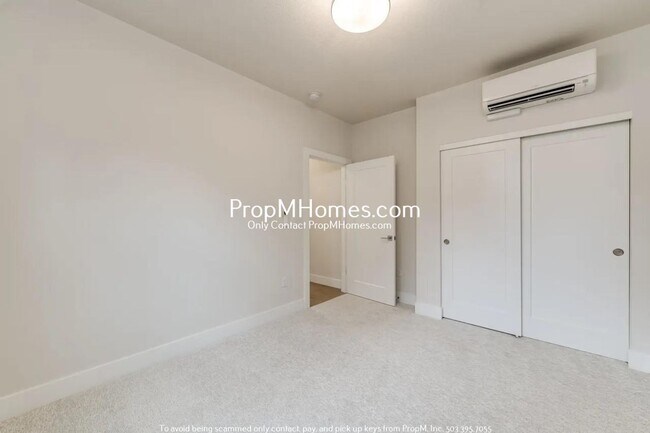 Building Photo - Modern Two Bedroom Unit with Fenced Yard!