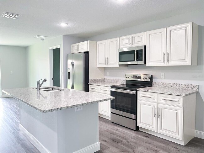 Building Photo - 608 Cougar Blvd