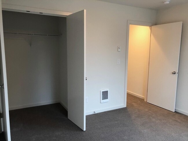 Building Photo - Great Townhome for Rent