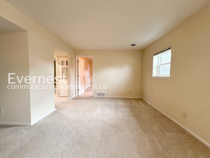 Building Photo - 9225 Clermont Dr