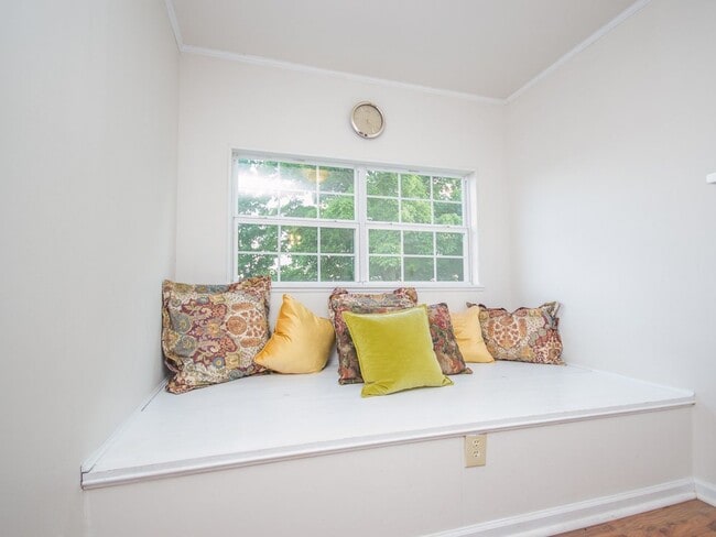 Building Photo - Farm House! Great Location....25 minutes from Huntsville!