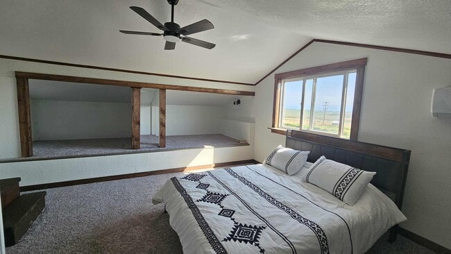 Building Photo - Newly remodeled fully furnished house coun...