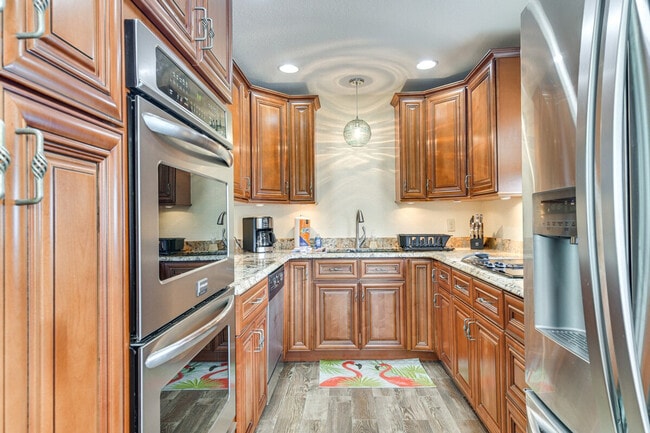 Building Photo - 634 180th Ave W